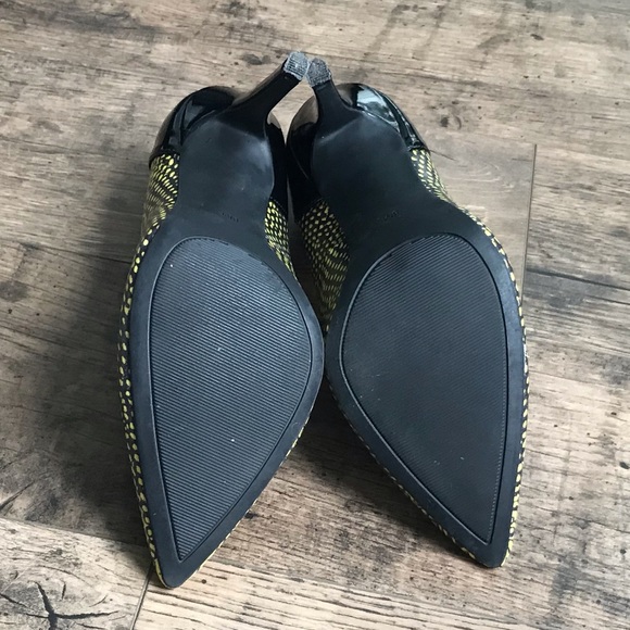 G by GUESS FELISITY Yellow and Black Heels - Picture 10 of 13